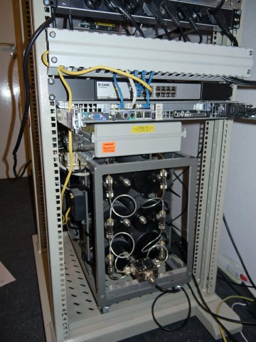 Szaf z tyłu - dystrybucja 230V, serwer, przełącznik ethernet