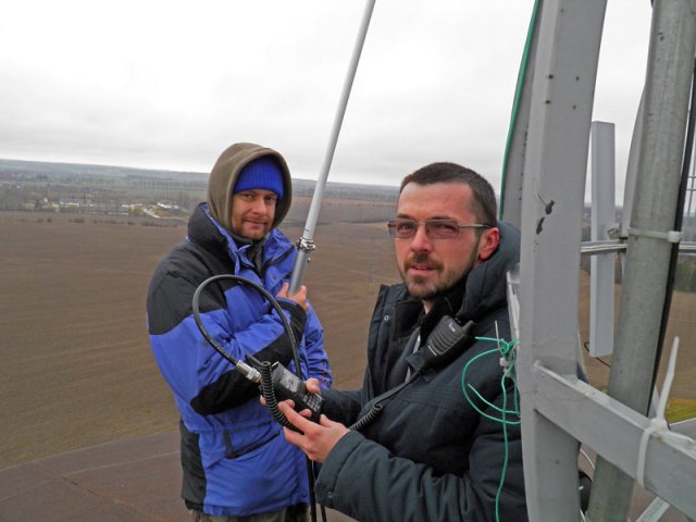 Michał SP2XDM z IC-E92D i Daniel SQ4AFR z anteną X-300N